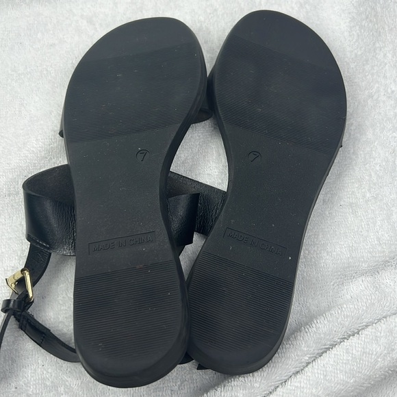 Old Navy ,Black Leather Women's Sandals - Picture 4 of 4